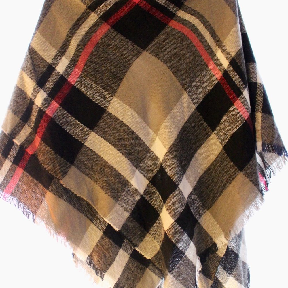 Very versatile shawl - Picture 3 of 3